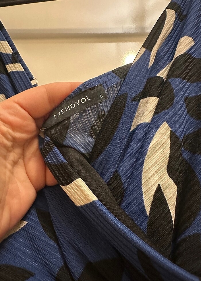 Trendyol Midi boy yaprak desenli elbise - Görsel 2