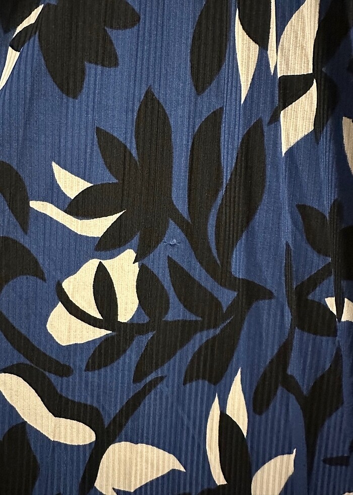 Trendyol Midi boy yaprak desenli elbise - Görsel 3