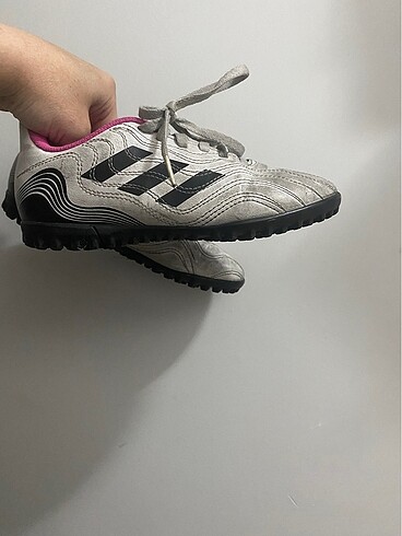 Adidas 32 numara halı saha krampon