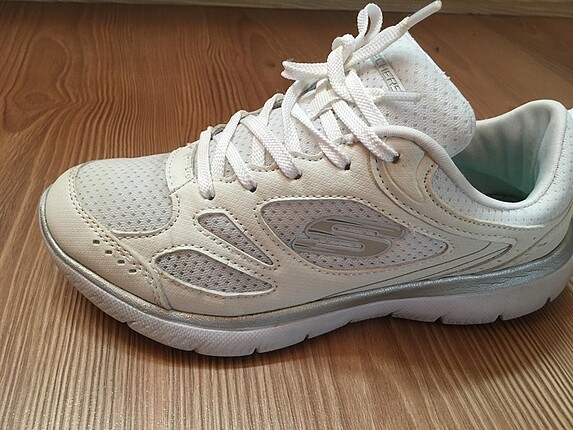 SKECHERS