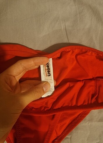 m Beden kırmızı Renk Yanları Fırfırlı Bikini Altı