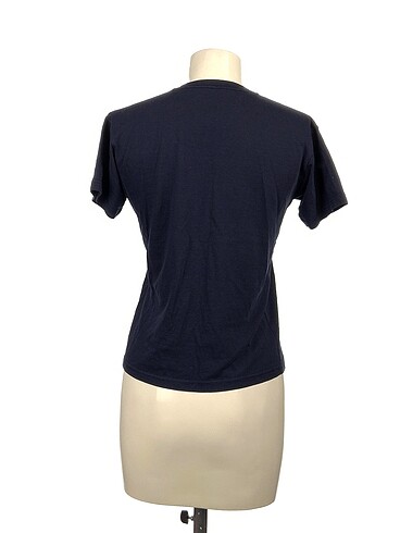 s Beden Uniqlo T-shirt %70 İndirimli.