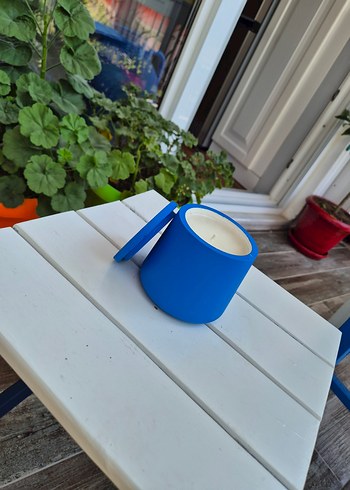 Diger Mavi Mum ve Kapaklı Kutusu