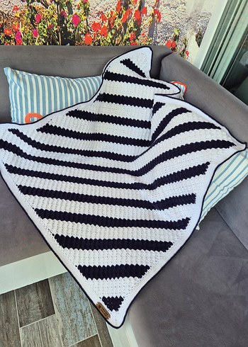 Beden beyaz Renk Zebra Desenli Örgü Çocuk Battaniyesi