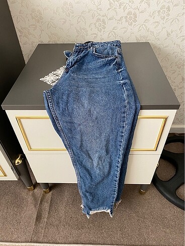 Paça yırtmaçlı mom jean