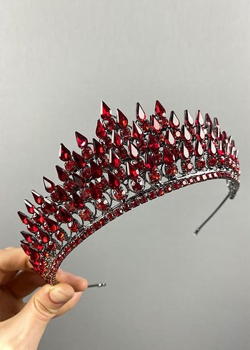 Koyu Kırmızı Cam Taşlı Gotik Taç