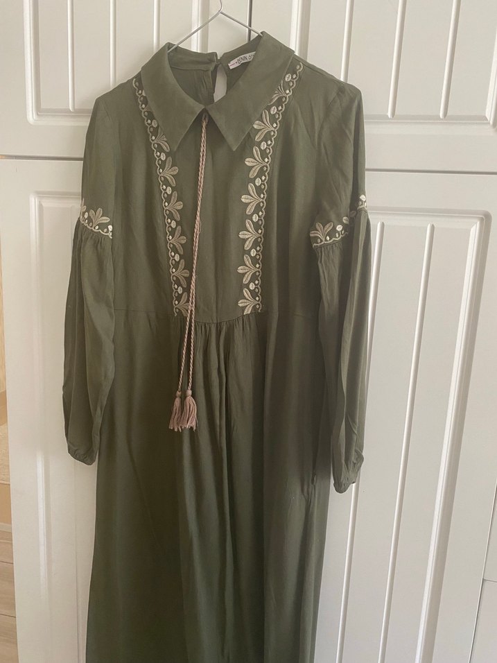 Püsküllü Nakışlı Uzun Kadın Elbise Haki Benin marka - Görsel 2