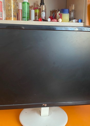Diğer Siyah Genis Ekranli Minimalist Monitor