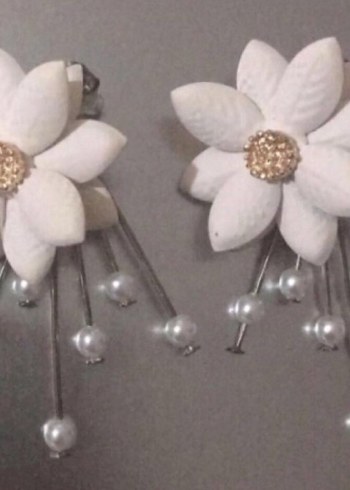 Krem Çiçekli Mini Küpe - Görsel 3