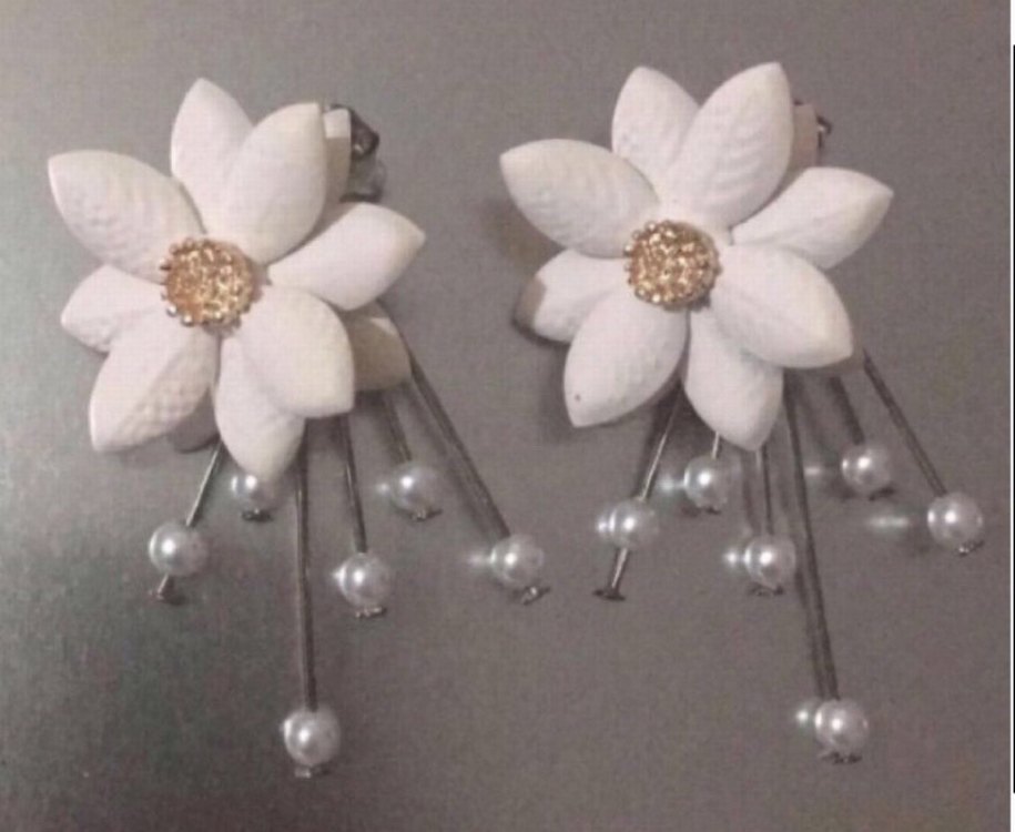 Krem Çiçekli Mini Küpe - Görsel 3