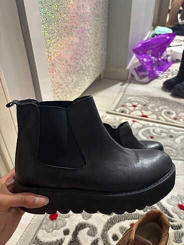 Kadın bot 38 numara hiç giymedim