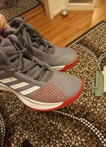 Adidas basketbol