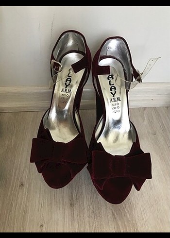 Bordo Süet Fiyonklu Dolgu Topuklu Kadın Ayakkabı