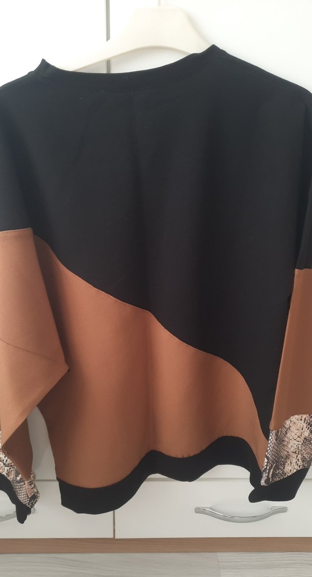 Yılan Desenli Kahverengi Kadın Bluz - Görsel 3