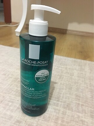 La Roche PosayYüz Temizleme Jeli