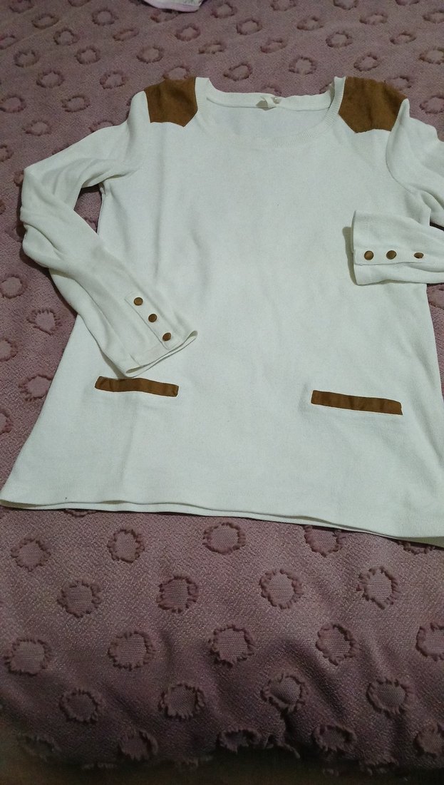 Düğmeli Beyaz Süet Kadın Kazak - Görsel 3