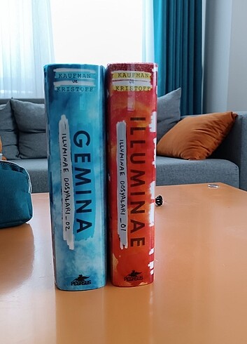 İlluminae Gemina iki kitap