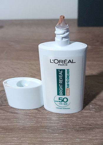 L'Oréal Paris Bright Reveal SPF 50 Güneş Koruyucu - Görsel 3