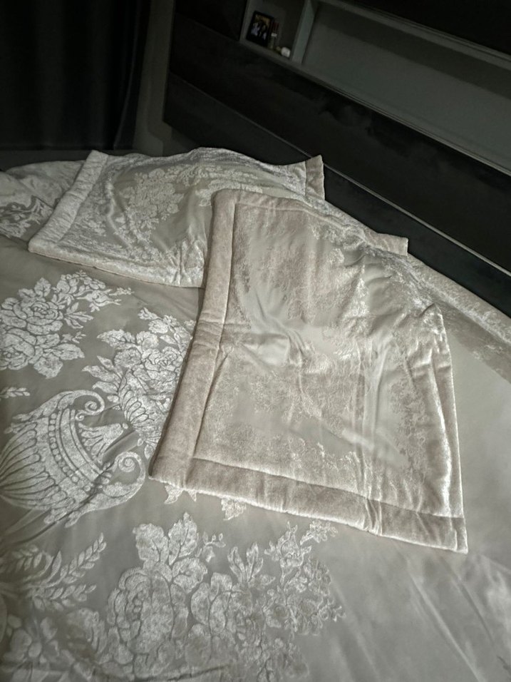 Nakışlı Bej Gri Yatak Örtüsü - Görsel 3