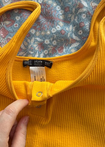 Sarı Düğmeli Kadın Crop Top - Görsel 2