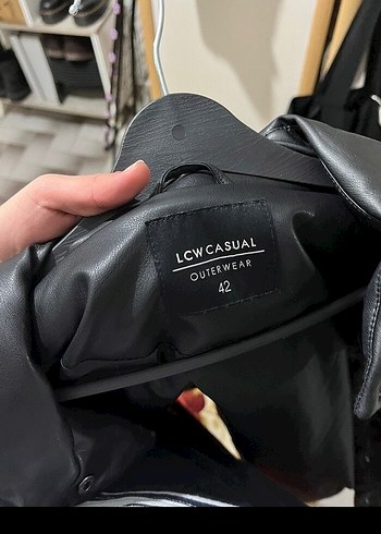 Düğmeli Siyah Deri Kadın Ceket - Görsel 2