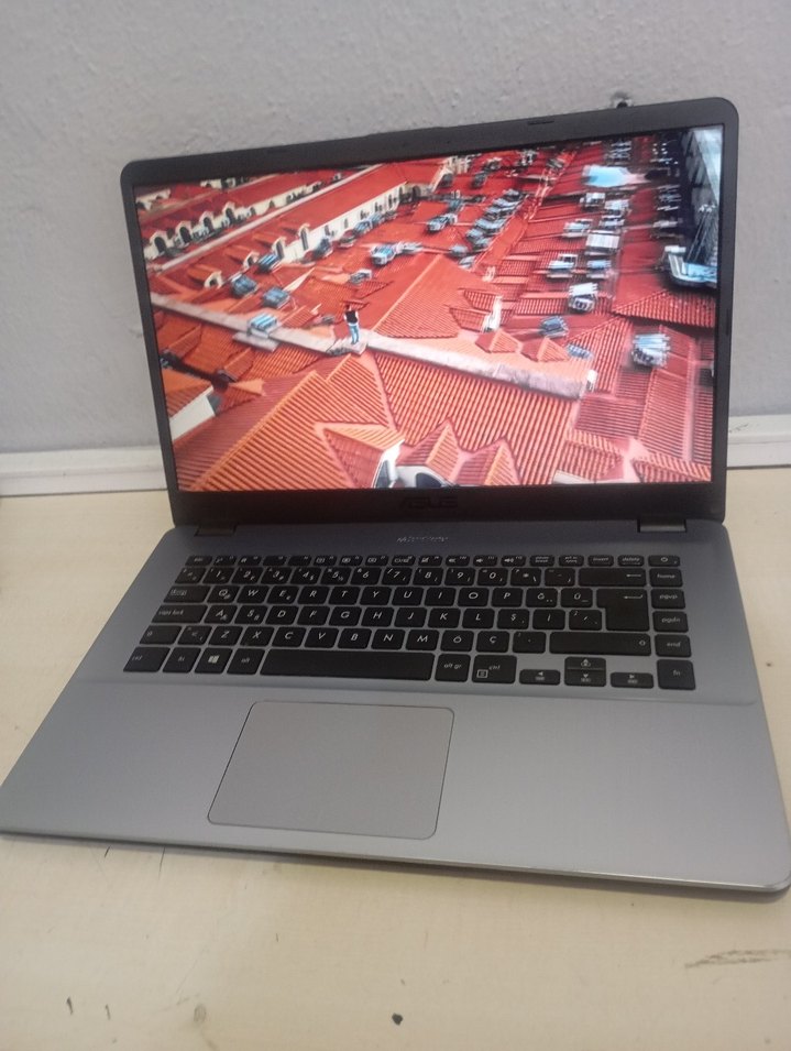 Mavi renkli dizüstü bilgisayar - Görsel 3