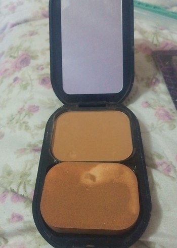 Max Factor Facefinity Compact Altın Pudra - Görsel 2