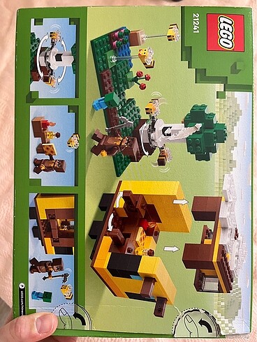Diğer Lego Minecraft arı evi 21241