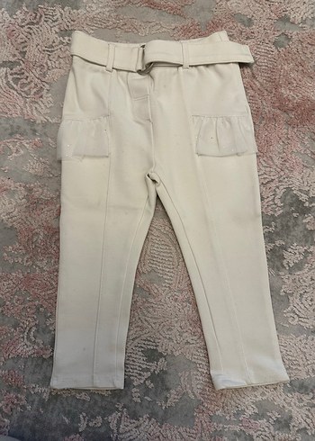 Kemerli Beyaz Kız Pantolonu - Görsel 3