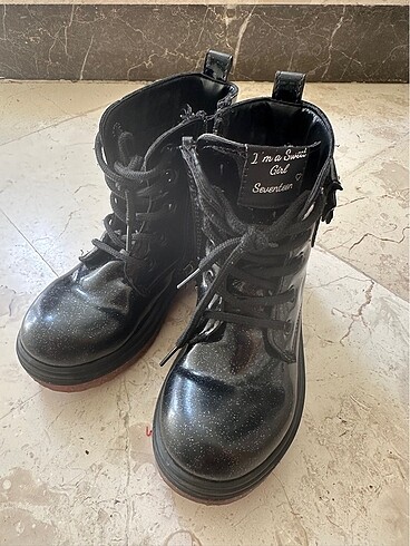 Siyah rugan kız çocuk bot - Görsel 2