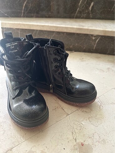 Siyah rugan kız çocuk bot - Görsel 15