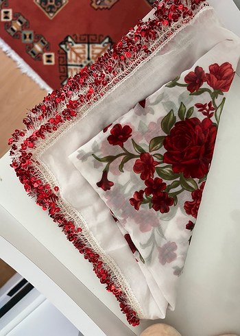 Kırmızı Çiçek Desenli Fırfırlı Kadın oya - Görsel 3