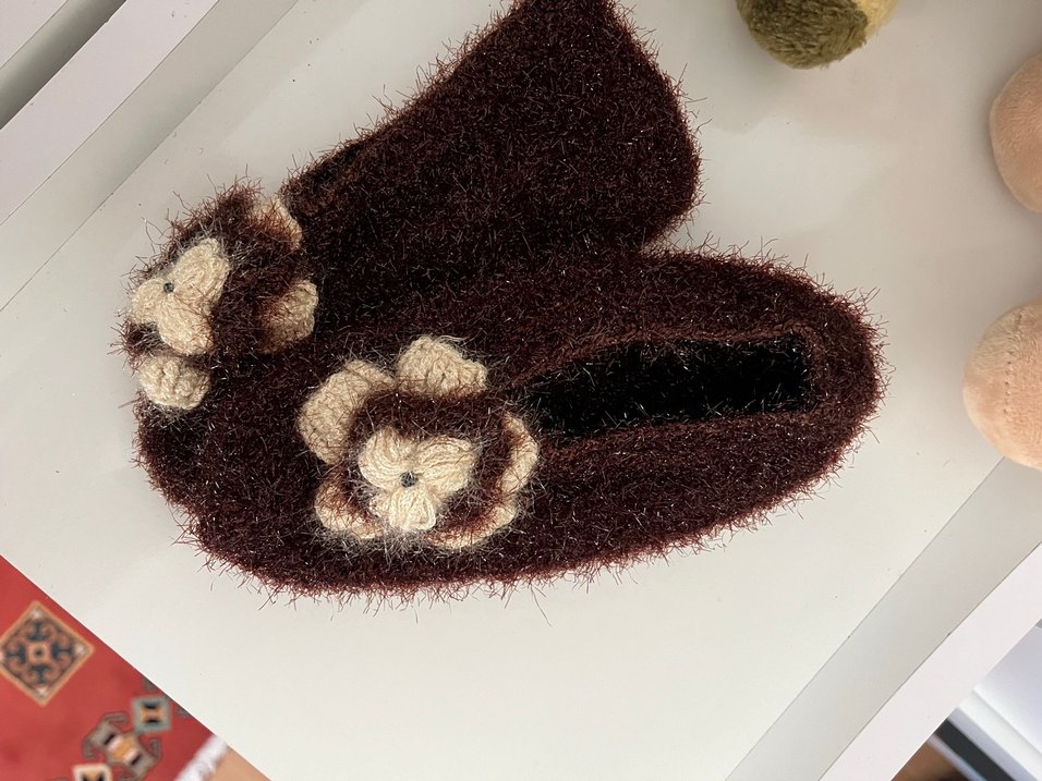 Kahverengi Nakışlı Örgü Kadın Terlik - Görsel 2