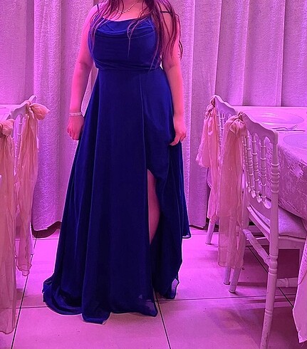 Saks mavisi ince askılı abiye