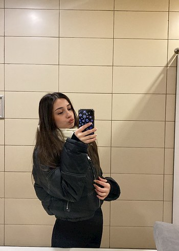 Siyah Denim Puff Kollu Kısa Kadın Kışlık Mont