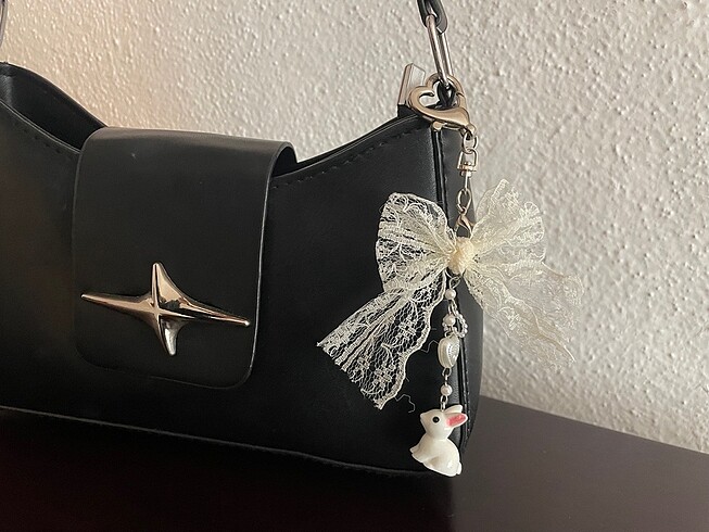 American Vintage Coquette bunny çanta charmı anahtarlık