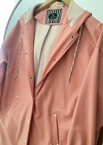 Düğmeli Uzun Pembe Kadın Yağmurluk - Görsel 4