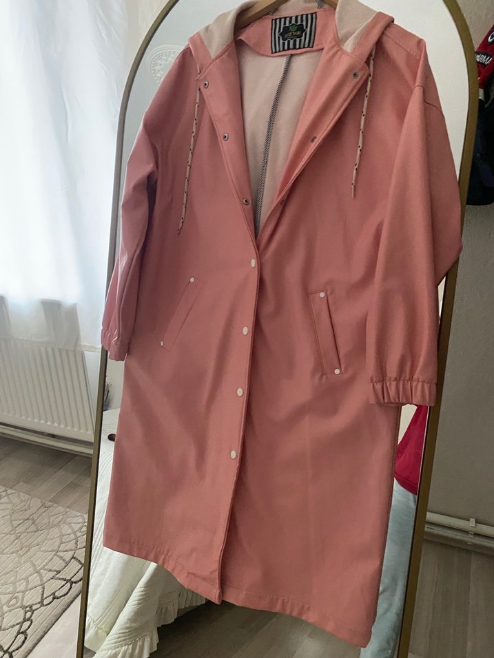 Düğmeli Uzun Pembe Kadın Yağmurluk - Görsel 2