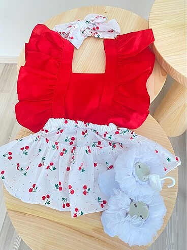 1 Yaş Beden kırmızı Renk Kız bebek tulum ve bandana