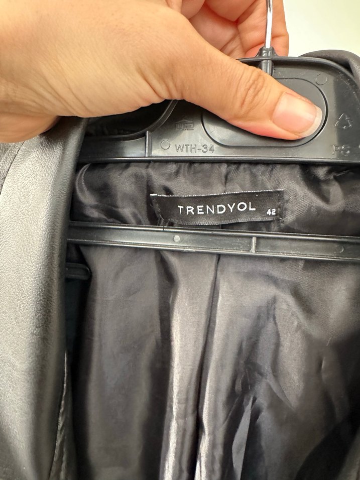 Düğmeli Siyah Deri Kadın Ceket - Görsel 3