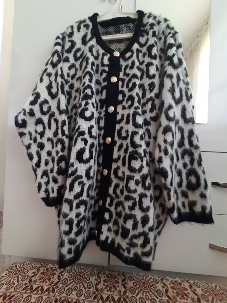 Gri Leopar Desenli Uzun Kollu Düğmeli Triko Kadın Hırka - Görsel 3