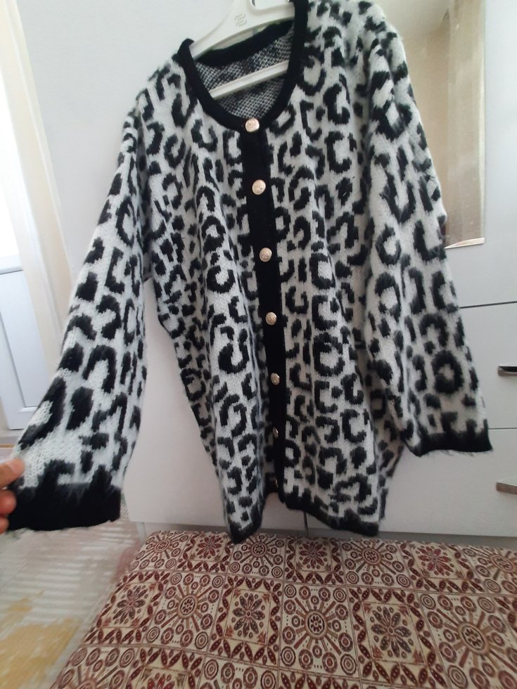 Gri Leopar Desenli Uzun Kollu Düğmeli Triko Kadın Hırka - Görsel 5