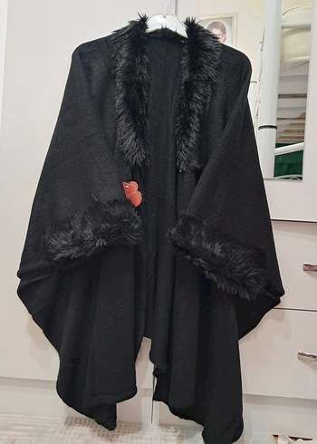 Kürk Detaylı Siyah Uzun Kadın Panço - Görsel 4