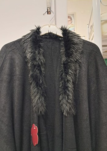 Kürk Detaylı Siyah Uzun Kadın Panço - Görsel 5