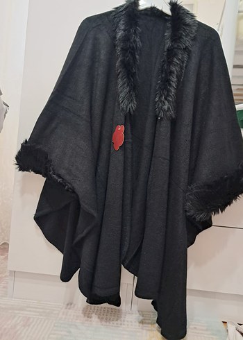 Kürk Detaylı Siyah Uzun Kadın Panço - Görsel 9