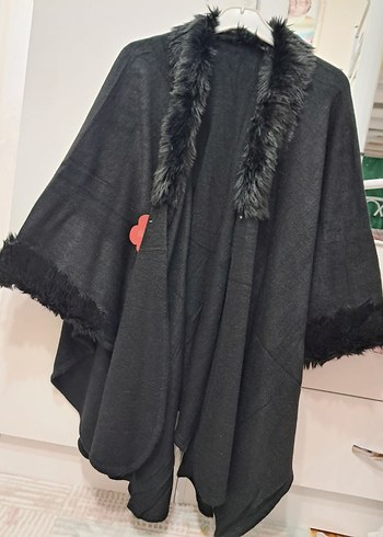 Kürk Detaylı Siyah Uzun Kadın Panço - Görsel 2
