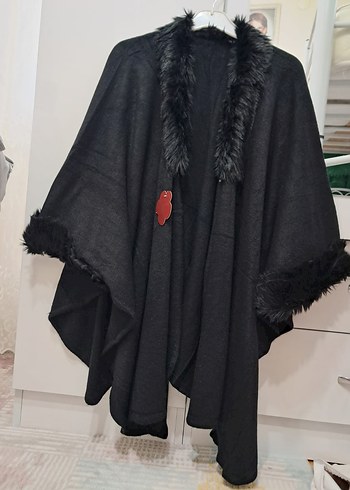 Kürk Detaylı Siyah Uzun Kadın Panço - Görsel 6