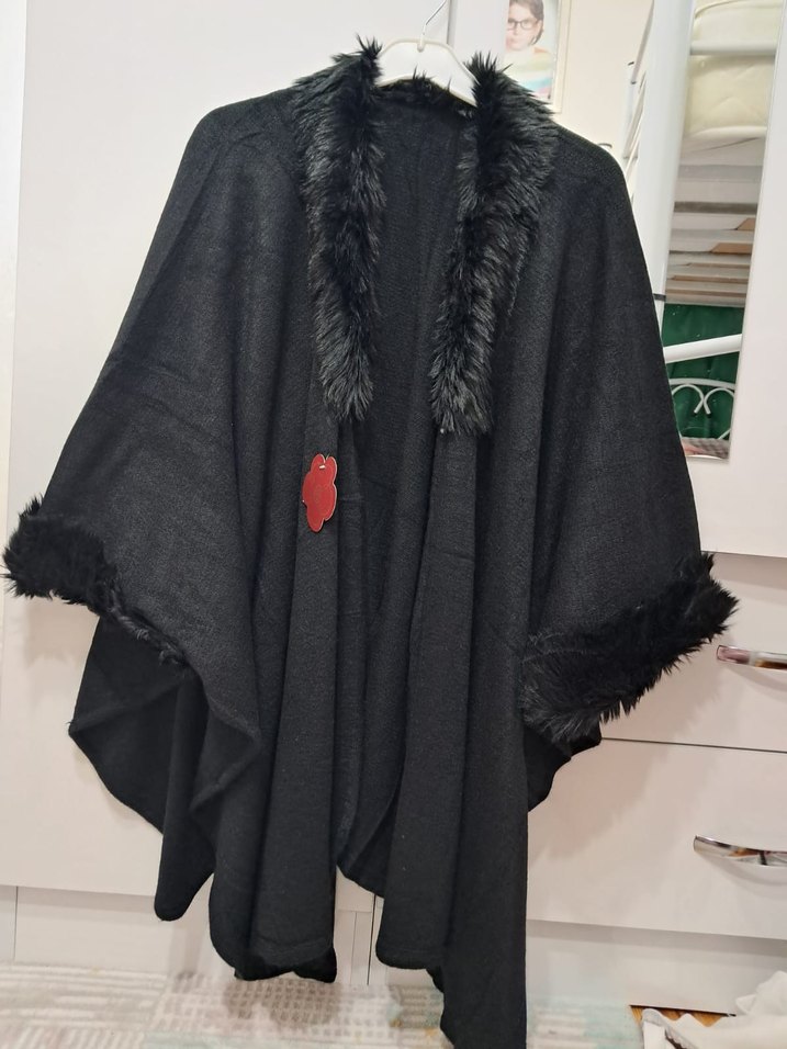 Kürk Detaylı Siyah Uzun Kadın Panço - Görsel 3
