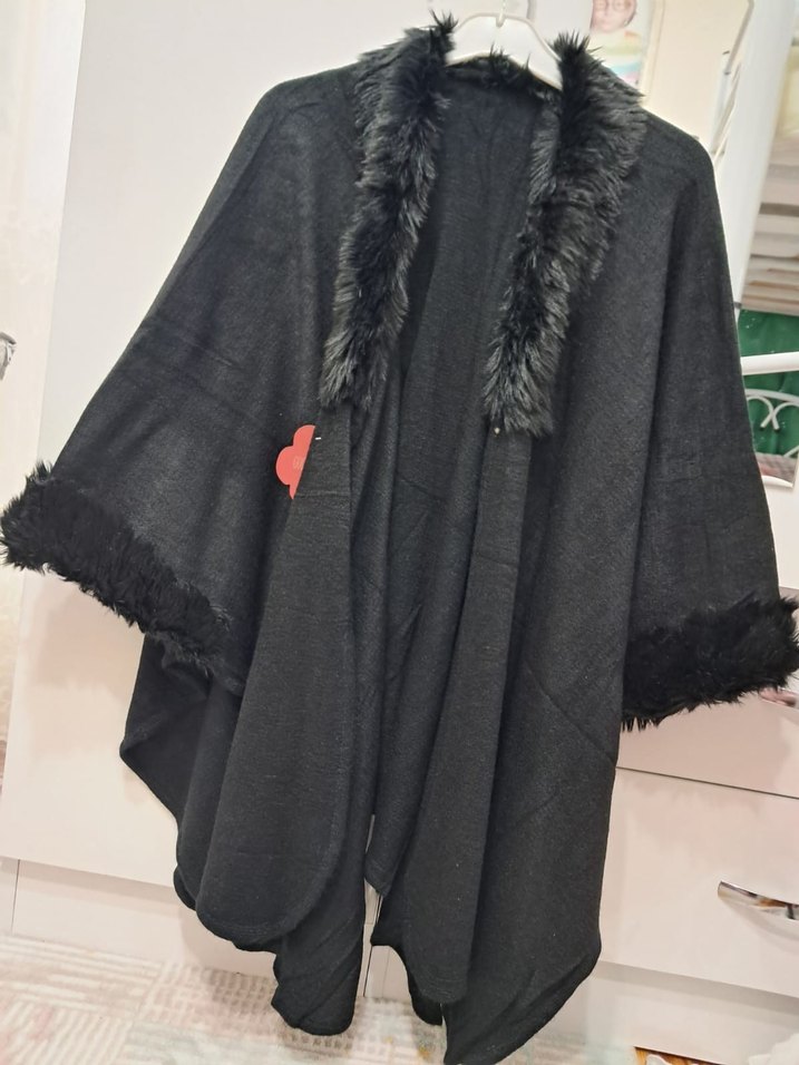 Kürk Detaylı Siyah Uzun Kadın Panço - Görsel 2