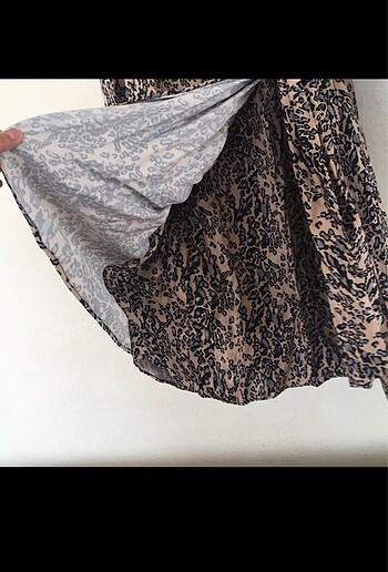 Leopar desenli saten elbise - Görsel 4